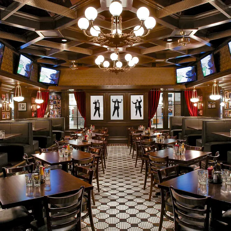 Family-friendly American and Italian comfort food - Harry Caray's Tavern - Navy Pier IL Chicago