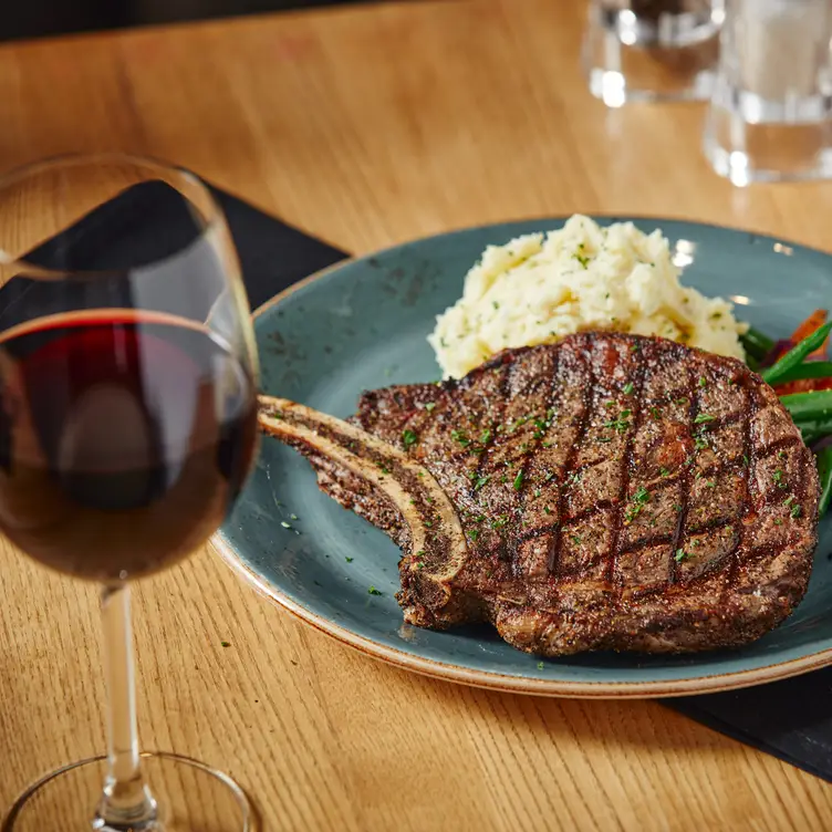 16oz Bone-In Rib Steak - Milestones Grill + Bar - Fairview Pointe Claire，QCPointe-Claire