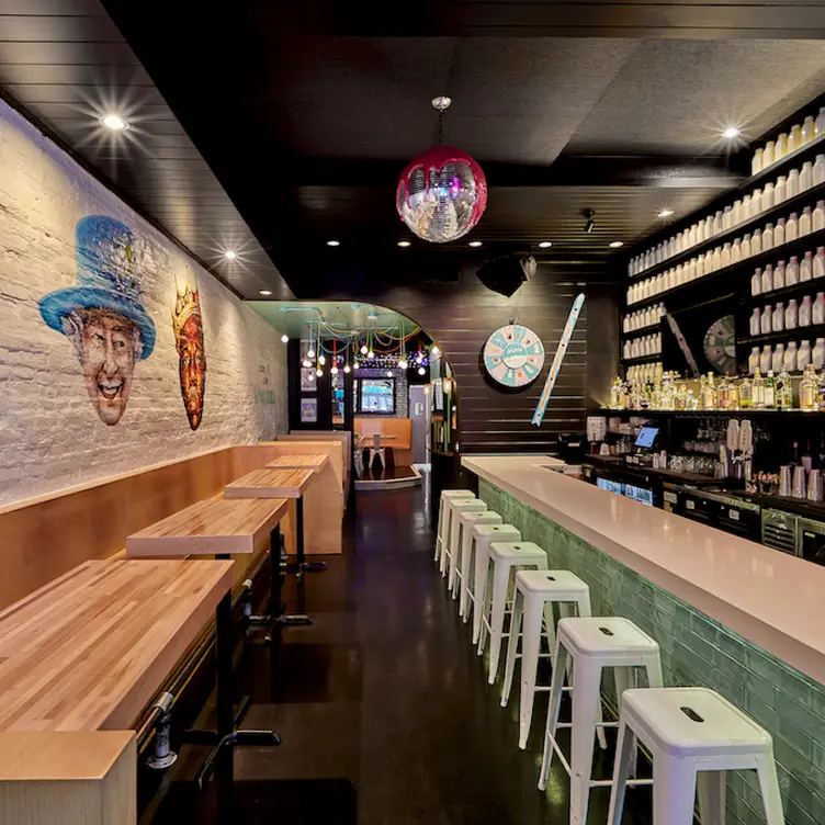 JoJo's 1st Floor Bar &amp; Dining Area in River North - JoJo's ShakeBAR - River North，ILChicago