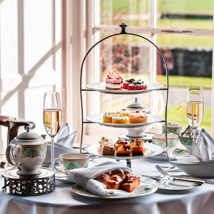 Afternoon Tea at Luttrellstown Castle Resort - Luttrellstown Castle，Co. DublinCastleknock