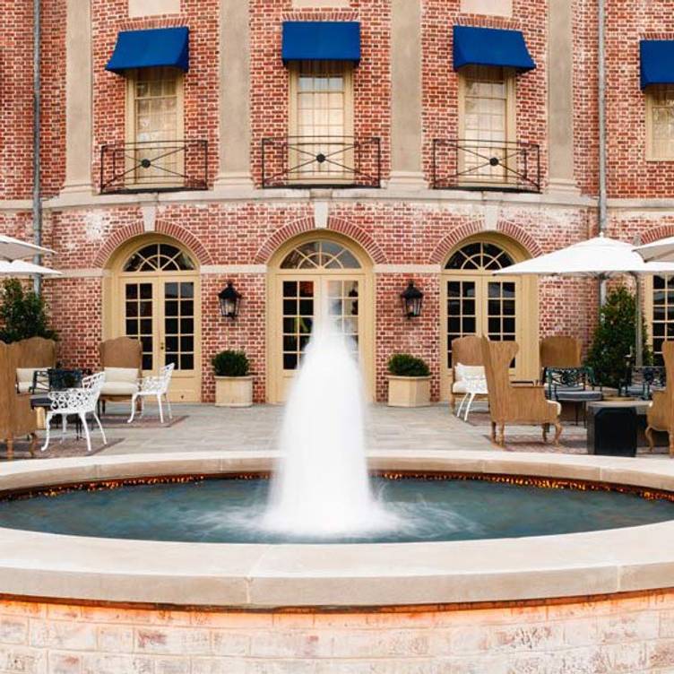 【わわわ】テーブル BISTRO TARNY Terrace Room at the Williamsburg Inn Restaurant