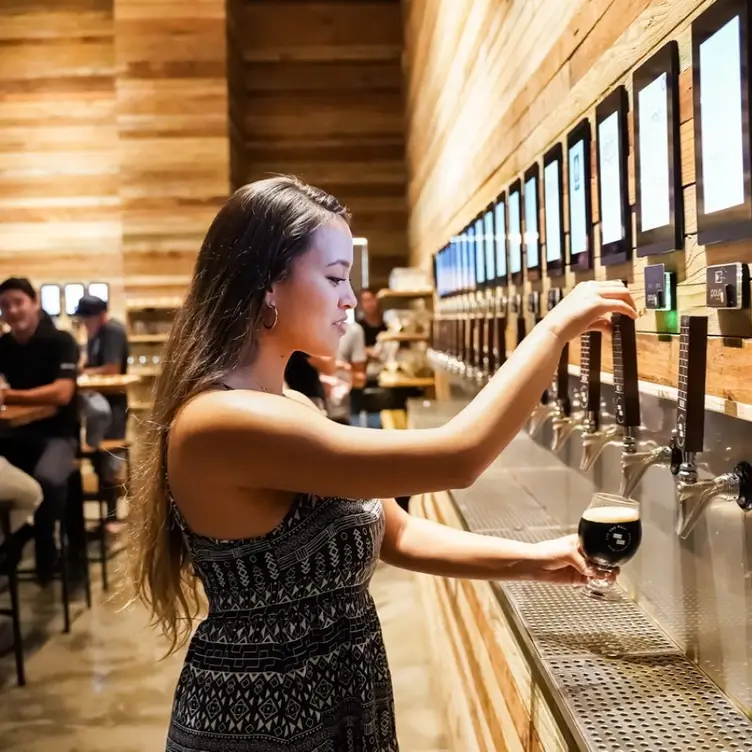 Off the Wall Craft Beer & Wine HI Honolulu