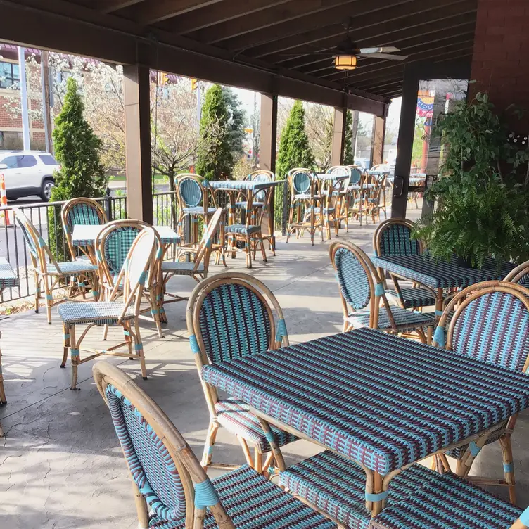 Patio Seating  - Ferris Steakhouse & Tavern OH Rocky River