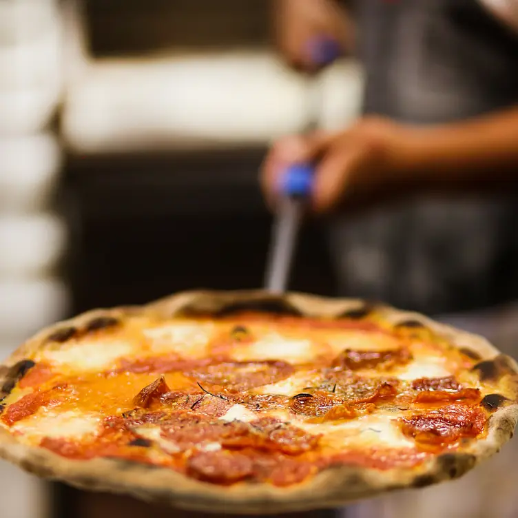 At La Siciliana, A rising Pizza Star Is Born