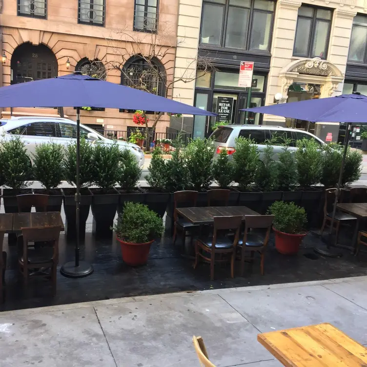 Patio Seating - Giorgio's of Gramercy NY New York