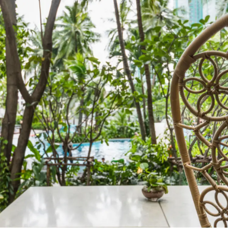 Flow Oasis Pool Lounge - Chatrium Residence Sathon Bangkok Central Thailand Bangkok