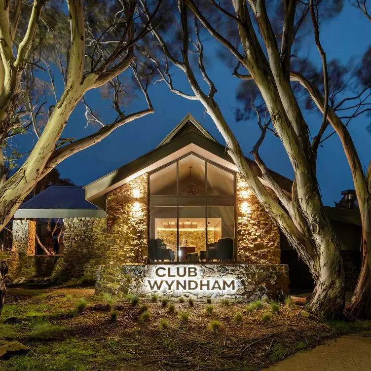 Beautiful restaurant in a fantastic alpine setting - Elements Restaurant - Club Wyndham Dinner Plain AU-VIC Dinner Plain