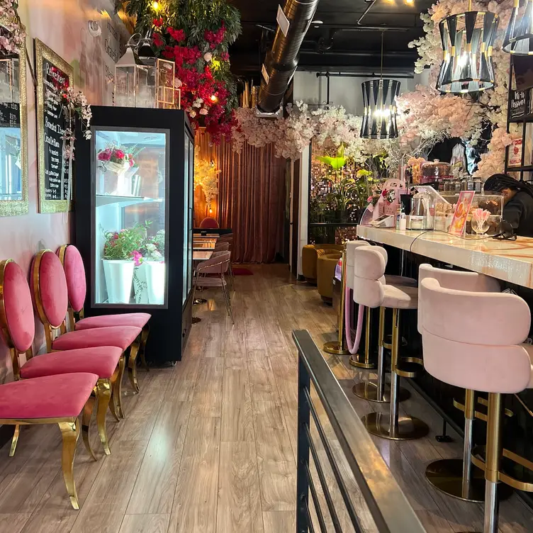 Feel Inspired at this Gorgeous Flower Cafe - Casa De Flora Bar, Bloomfield, NJ