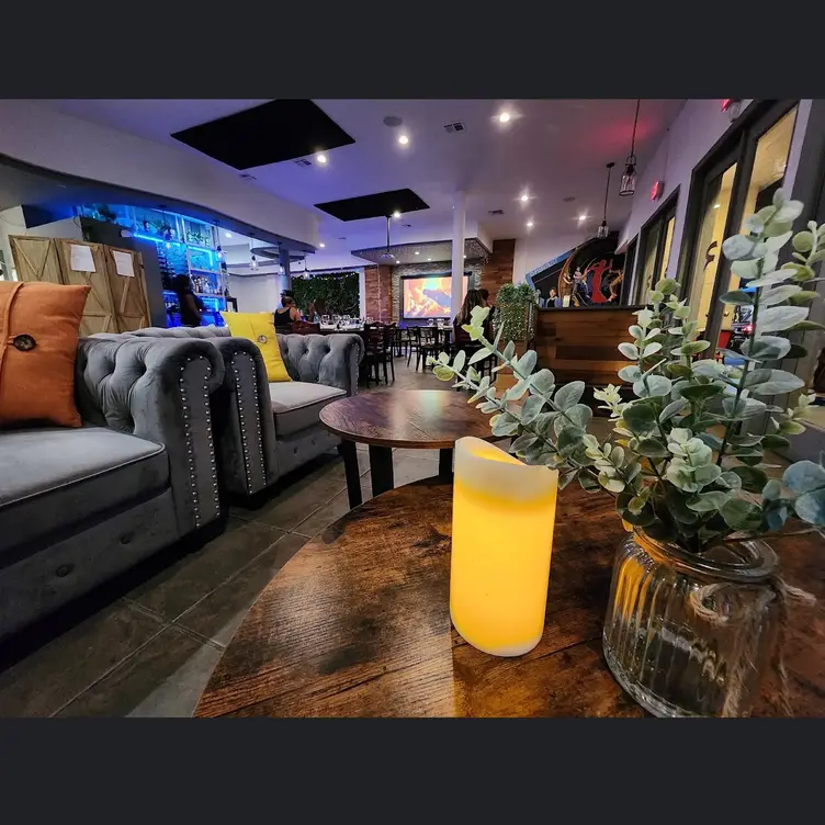 Redwood Bar &amp; Kitchen Interior - RedWood Bar & Kitchen, Hollywood, FL