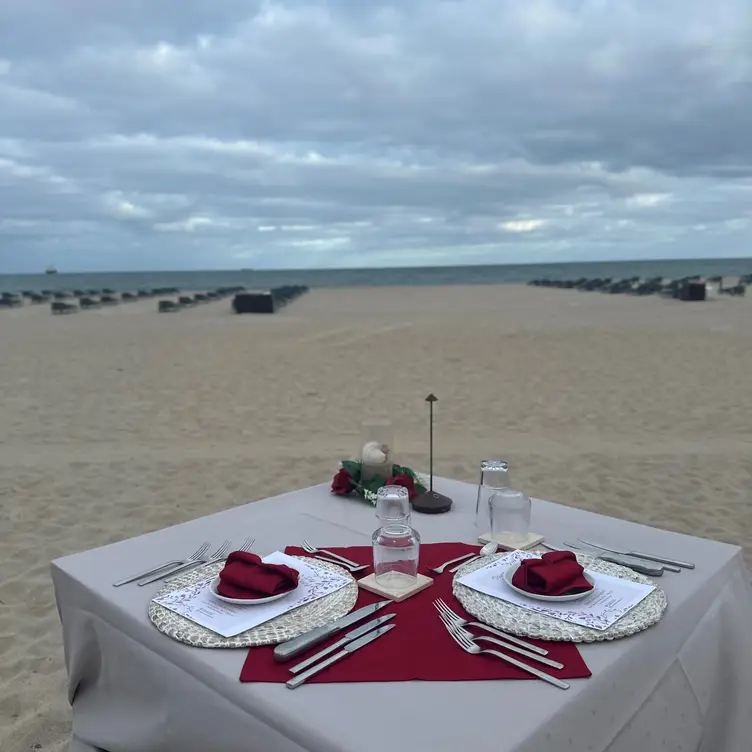 Valentine's  - Barefoot Dining on the Beach by Marriott Harbor Beach，FLFort Lauderdale