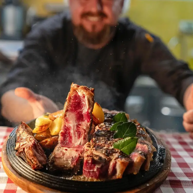 La nostra bistecca alla fiorentina  - Trattoria da Chef Enrico Toscana Firenze