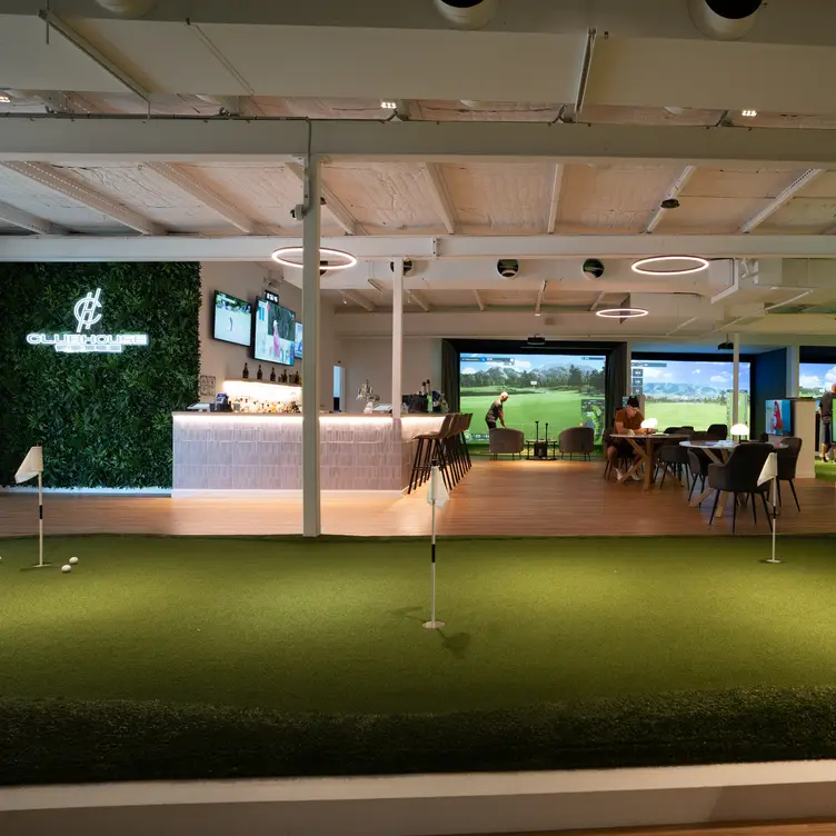 Clubhouse Golf Simulators &amp; Sports Bar - Clubhouse Golf & Darts AU-QLD Maroochydore