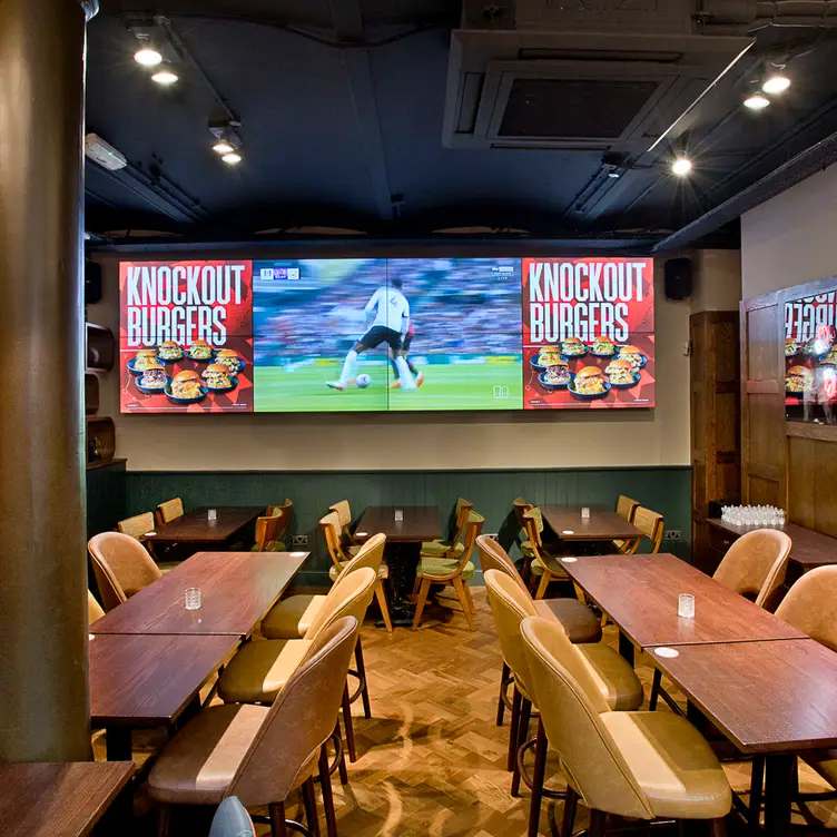 Clubhouse 5 Sports Bar & Kitchen, London, Greater London