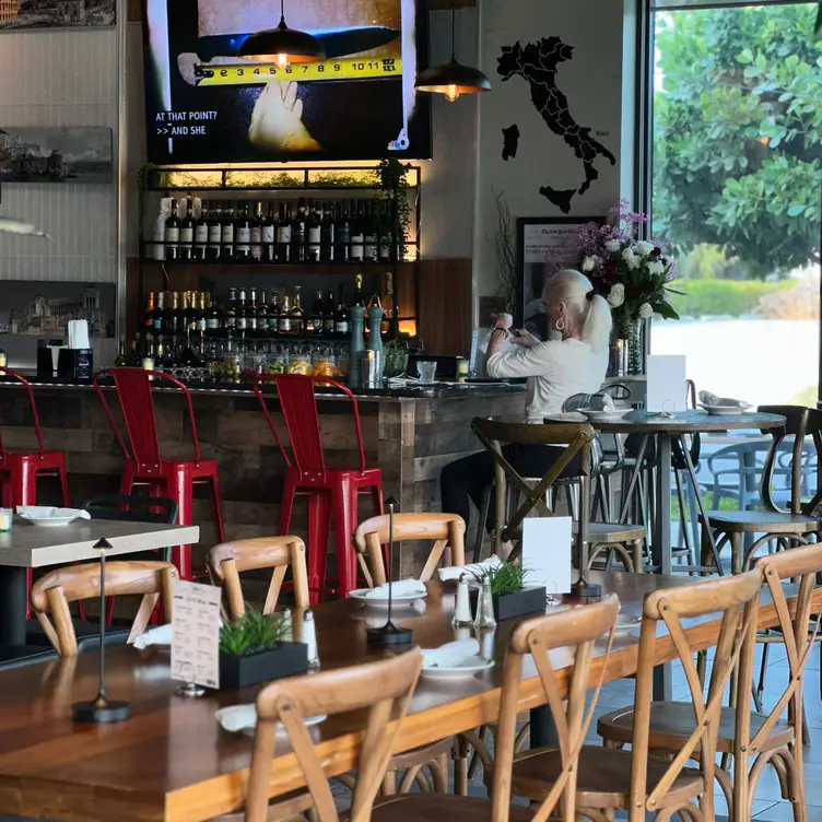 Chic, modern dinning with cozy Italian Vibe - Volare, Fort Lauderdale, FL