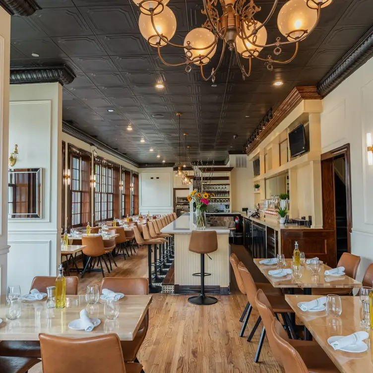 A classic Italian restaurant w/ a chic finish  - IL GIRASOLE TRATTORIA IL Chicago