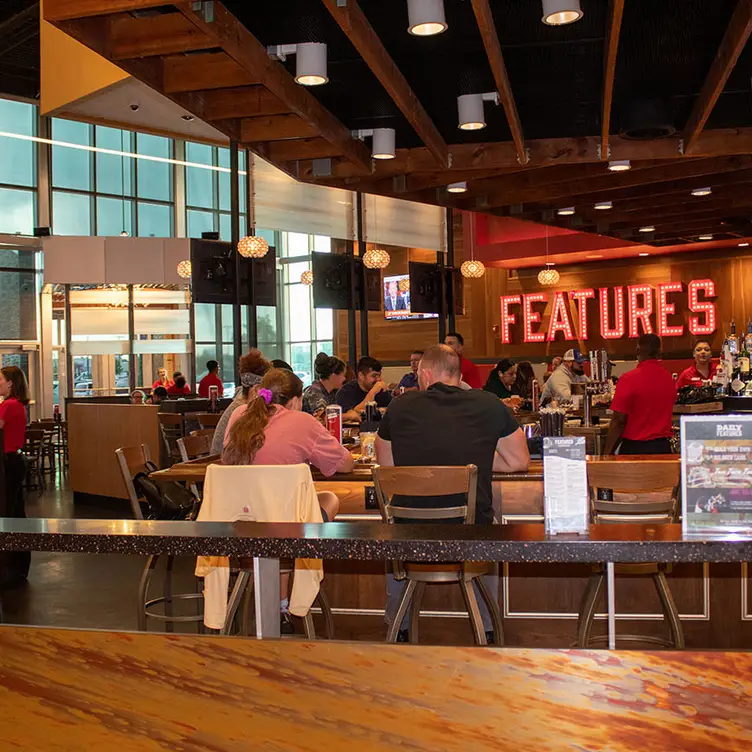Features Gastropub, Gibsonton, FL