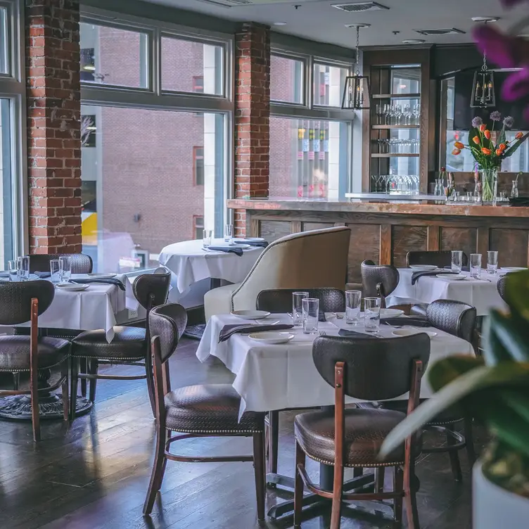 Interior - Res American Bistro, Providence, RI