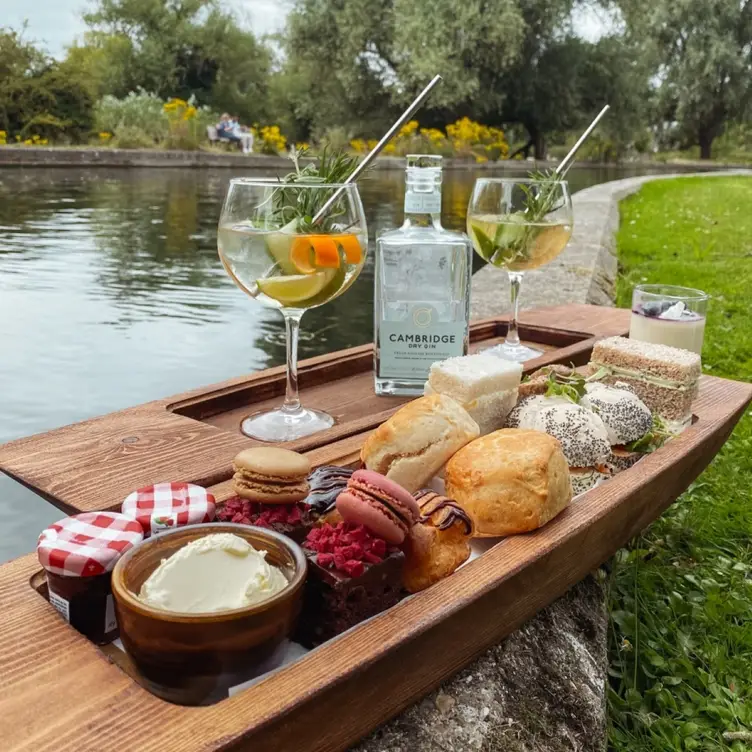 Punting Themed Gin Afternoon Tea - Afternoon Tea at Hilton Cambridge  - Lounge Bar，CambridgeshireCambridge