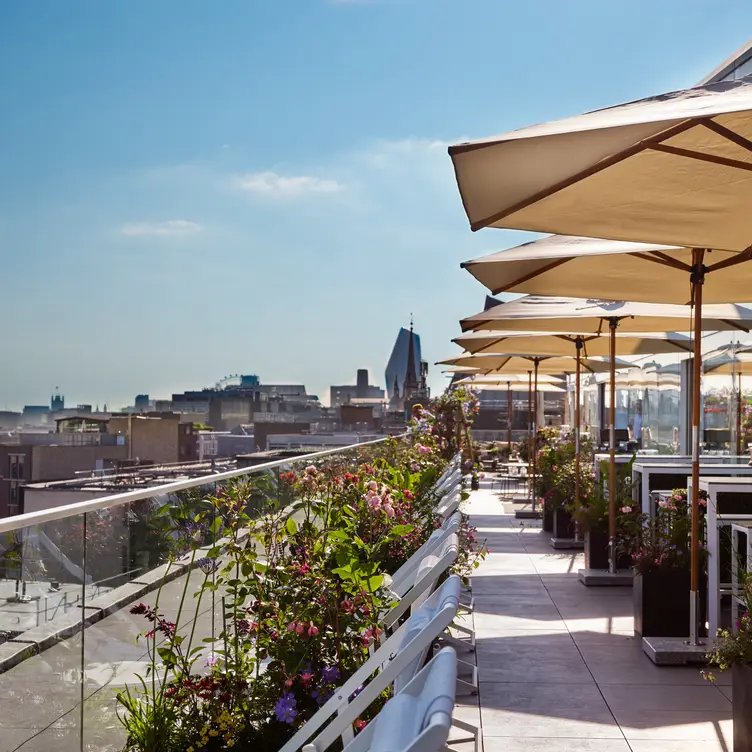 Header Image - Bloom Lounge, Four Seasons Hotel London at Ten Trinity Square, London, Greater London