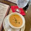 Lobster & Sweet Pepper Bisque-Foto eines Restaurants