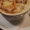 Een foto van French Onion Soup van een restaurant 