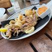 Una foto de Calamari Fritti de un restaurante