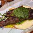 Una foto de New York Strip de un restaurante