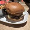 Una foto de Truffle Onion Ring Burger de un restaurante