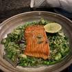 Una foto de King Salmon de un restaurante