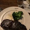 Une photo de New York Strip d'un restaurant