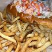 Une photo de Maine Style Lobster Roll d'un restaurant