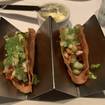 Una foto de Firecracker Tuna Tacos de un restaurante