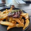 Una foto de Steak Frites de un restaurante