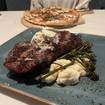 Una foto de Angus Ribeye de un restaurante