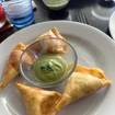 Una foto de Chicken Samosa de un restaurante