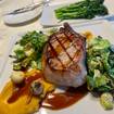 Una foto de Duroc Pork Chop de un restaurante