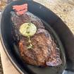 Una foto de NY Strip de un restaurante