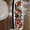 Una foto de Classic Tomato Bruschetta de un restaurante
