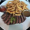 Una foto de Steak Frites de un restaurante