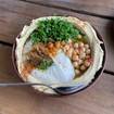 Una foto de Hummus de un restaurante