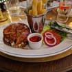 Una foto de The Ivy Burger de un restaurante