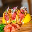 レストランのTuna Poke Tacos​の写真