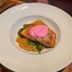 Una foto de chinook salmon de un restaurante