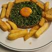 Una foto de Steak Tartare with Chips de un restaurante