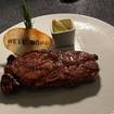 Una foto de New-York Striploin de un restaurante