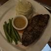 Una foto de New York Strip de un restaurante