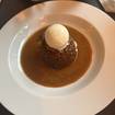 Una foto di Sticky Toffee Christmas Pudding di un ristorante