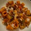 Una foto de Rigatoni Amatriciana de un restaurante