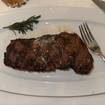 Una foto de Prime New York Strip Steak de un restaurante