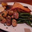 Una foto di Cedar Plank-Roasted Salmon di un ristorante